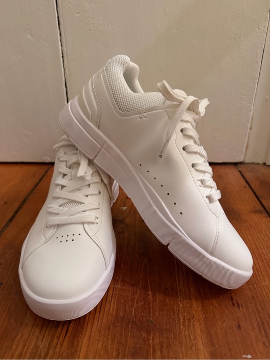 On Running Shoes - On Running Women's White Low-Top Sneakers